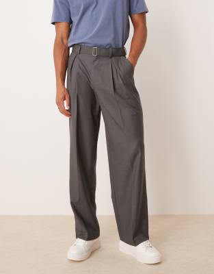 ASOS DESIGN – Elegante Hose in Anthrazit mit Gürtel, weitem Bein und Bundfalte - view 1