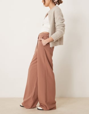 ASOS DESIGN - Elegante Hose in Apricot mit lockerem, geradem Schnitt-Braun