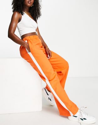 ASOS DESIGN - Elegante Hose in Bernstein mit elastischem Bund und seitlichem Streifen in Elfenbein-Orange