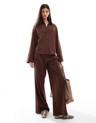 ASOS DESIGN - Elegante Hose in brauner Wolloptik mit weitem Bein, Kombiteil-Brown