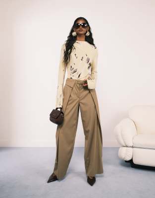 ASOS DESIGN - Elegante Hose in Camel mit weitem Bein und Umschlag-Bund-Detail-Braun