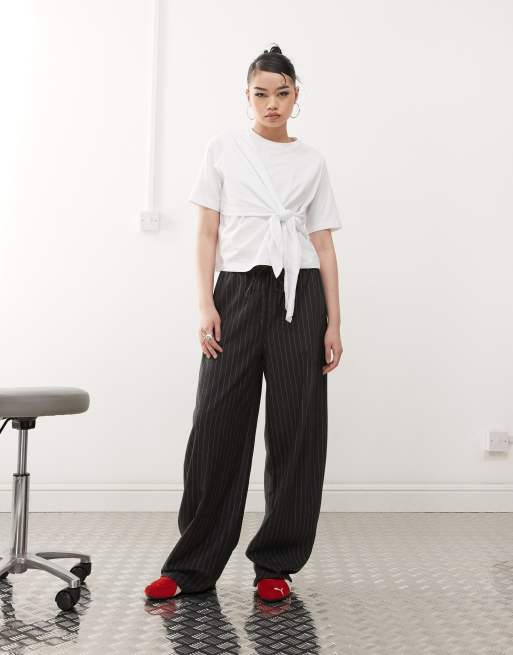 ASOS DESIGN – Elegante Hose in Grau mit Nadelstreifen und abgerundetem Beinschnitt