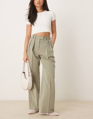 ASOS DESIGN - Elegante Hose in Khaki mit weitem Bein und Bundfalten-Grün