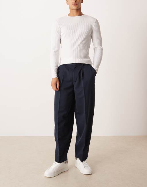 ASOS DESIGN – Elegante Hose in Marineblau mit abgerundetem, weitem Beinschnitt und Bügelfalten, 2 von 5