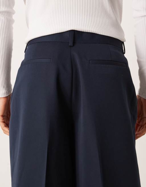 ASOS DESIGN – Elegante Hose in Marineblau mit abgerundetem, weitem Beinschnitt und Bügelfalten, 4 von 5