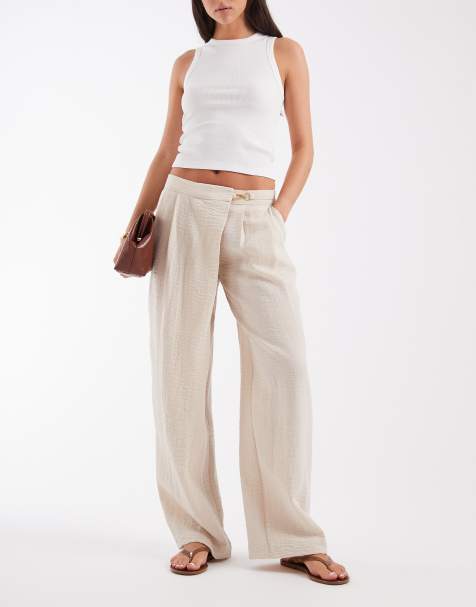 ASOS DESIGN – Elegante Hose in naturfarbener Leinenoptik mit gewickelter Vorderseite und Schnallendetail in Goldoptik - view 1