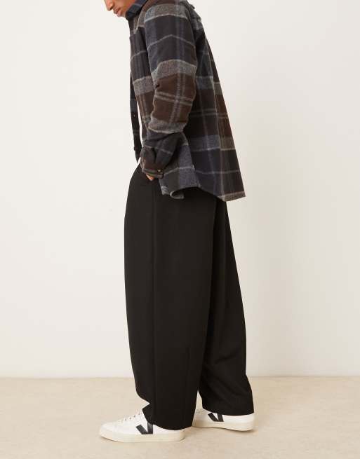 ASOS DESIGN – Elegante Hose in Schwarz mit Bundfalten und abgerundetem Beinschnitt, 3 von 5