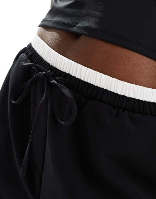 ASOS DESIGN – Elegante Hose in Schwarz mit weitem Bein, Kontrastbund und Streifen, 5 von 5