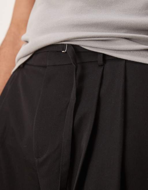 ASOS DESIGN – Elegante Hose in Schwarz mit weitem Bein, zwei Bundfalten, elastischem Bund und schmalem Gürtel, 5 von 5