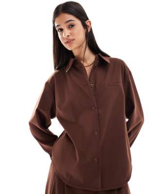 ASOS DESIGN - Elegante, kastige Hemdbluse in Braun mit Wolloptik-Brown