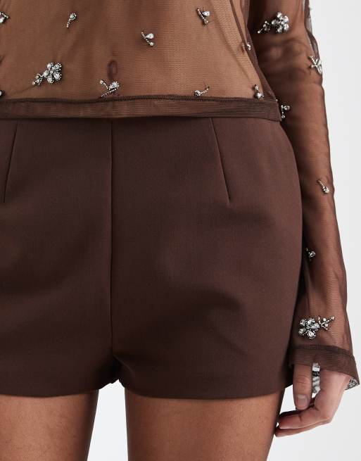 ASOS DESIGN – Elegante, knapp geschnittene Shorts in Schokobraun mit schlichtem Bund, 5 von 5