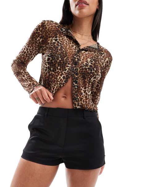 ASOS DESIGN – Elegante, knapp geschnittene Shorts in Schwarz - view 1