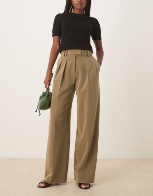 ASOS DESIGN - Elegante, locker geschnittene Hose in Olivgrün mit Bundfalten