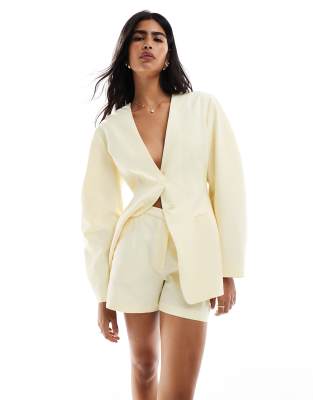 ASOS DESIGN - Elegante Longline-Shorts aus Leinenmix in Buttermilchgelb