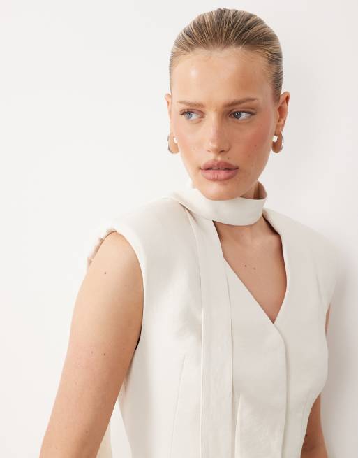 ASOS DESIGN – Elegante Longline-Weste in Cremeweiß mit geformter Hüftpartie und Schaldetail, 3 von 4