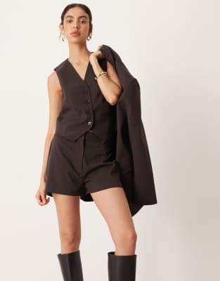 ASOS DESIGN - Elegante Mikro-Shorts in Schokobraun mit Nadelstreifen-Brown