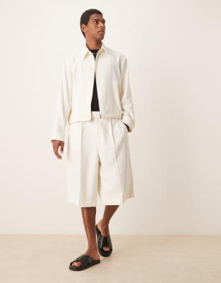 Elegante Oversize-Bermudashorts in Weiß mit kleiner Struktur, Kombiteil Weiß M