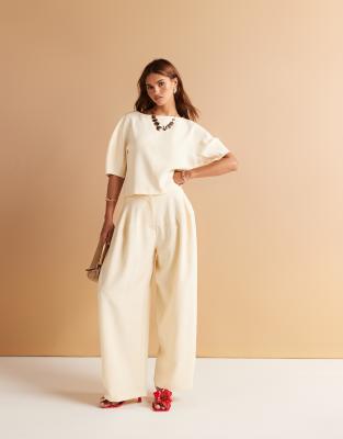 ASOS DESIGN - Elegante Oversize-Hose in Buttermilchgelb mit weitem Beinschnitt und Bahnendesign, Kombiteil