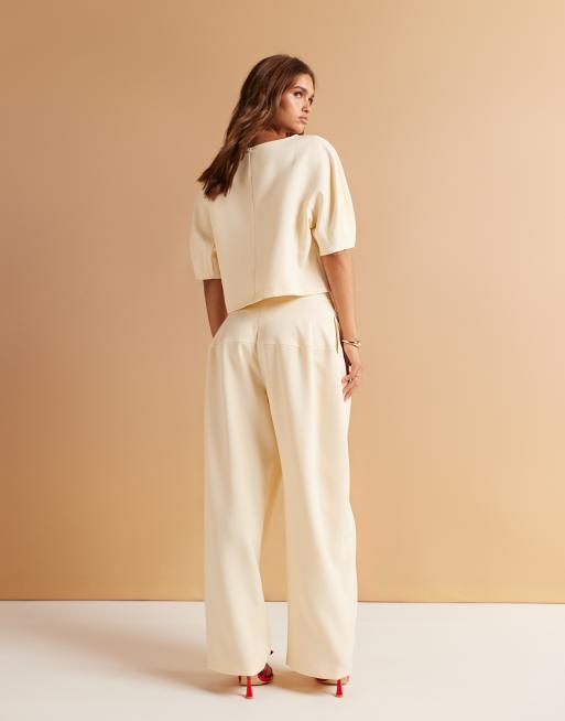 ASOS DESIGN – Elegante Oversize-Hose in Buttermilchgelb mit weitem Beinschnitt und Bahnendesign, Kombiteil, 3 von 5