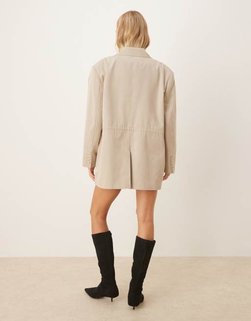 ASOS DESIGN - Elegante oversized blazer met utility-zak en trekkoord in de taille in stone, 4 van 4