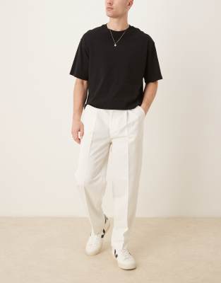 ASOS DESIGN - Elegante, oversized, tapered bukser med plisseringer foran i hvid - view 1