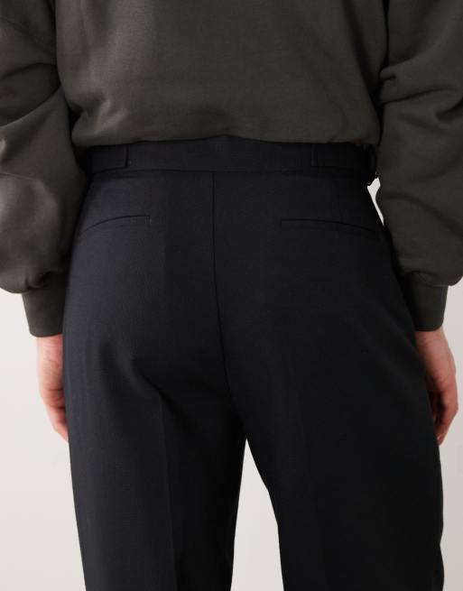 ASOS DESIGN - Elegante oversized toelopende broek met microtextuur en verstelbare zijkanten in ecru, 4 van 5