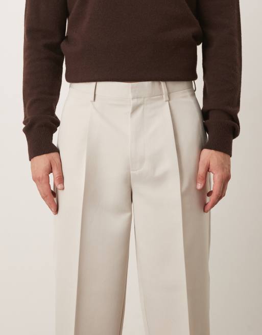ASOS DESIGN - Elegante oversized toelopende broek met plooi aan de voorkant in ecru, 4 van 5