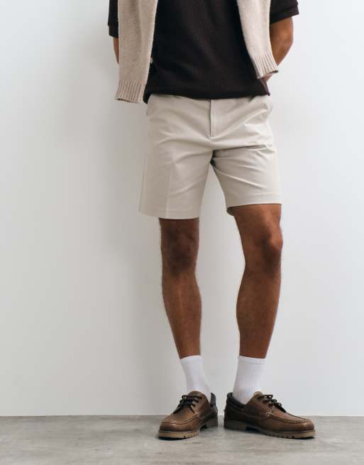 ASOS DESIGN – Elegante Regular-Fit-Chino-Shorts in Stein mit hohem Baumwollanteil, 4 von 5