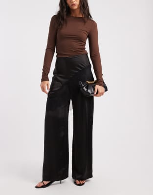 ASOS DESIGN - Elegante Satinhose in Schwarz mit weitem Bein und Rock-Overlay mit Spitzenbesatz