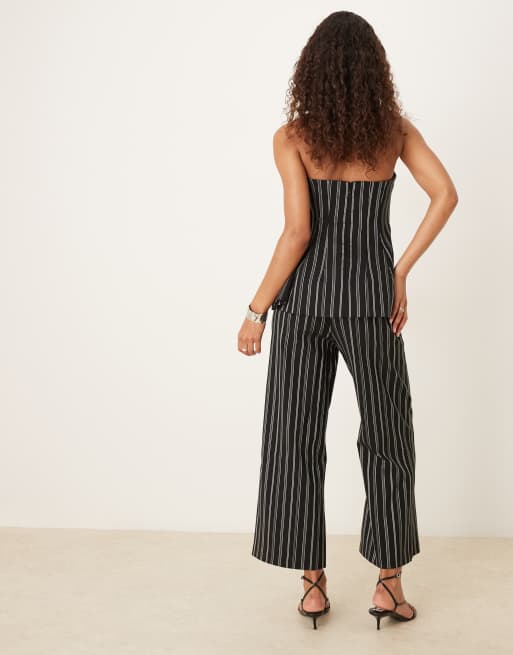 ASOS DESIGN – Elegante Schlaghose in schwarz und weiß gestreift, Kombiteil, 3 von 4