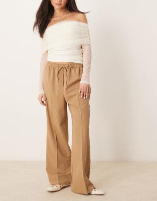 ASOS DESIGN - Elegante Schlupfhose in Kamelbraun-Neutral