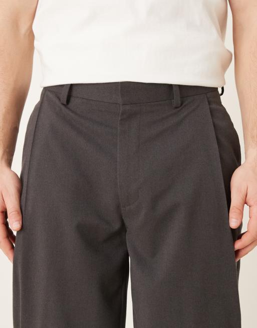 ASOS DESIGN – Elegante, schmal zulaufende Flanellhose in Anthrazit mit Bundfalten und Oversize-Passform, 4 von 5