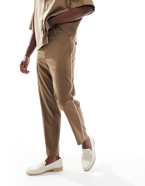 ASOS DESIGN – Elegante, schmal zulaufende Hose in Kamelbraun mit seitlicher Paspelierung - view 1