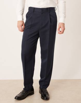 Elegante, schmal zulaufende Hose in Marineblau mit lockerer Passform und Bundfalte vorne Marineblau 48 Short