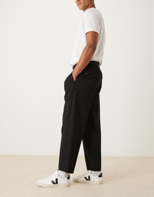 ASOS DESIGN – Elegante, schmal zulaufende Hose in Schwarz mit Bügelfalten und Mikrostruktur, 3 von 5