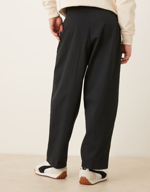 ASOS DESIGN – Elegante, schmal zulaufende Hose in Schwarz mit sehr weitem Schnitt, 3 von 5