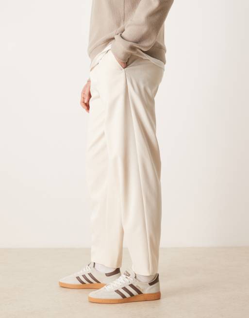 ASOS DESIGN – Elegante, schmal zulaufende Oversize-Hose aus Twill in Ecru, 3 von 5