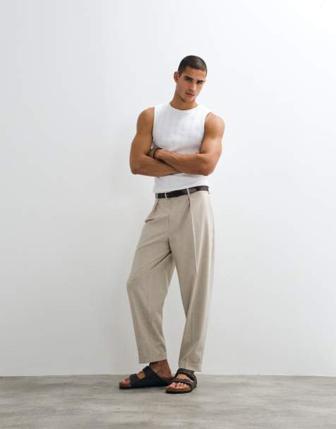 ASOS DESIGN – Elegante, schmal zulaufende Oversize-Hose in Ecru mit Bundfalten und Umschlag - view 1
