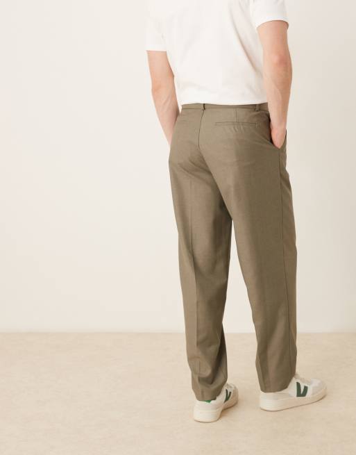 ASOS DESIGN – Elegante, schmal zulaufende Oversize-Hose in Khaki mit Bundfalten und Gürtel, 5 von 5