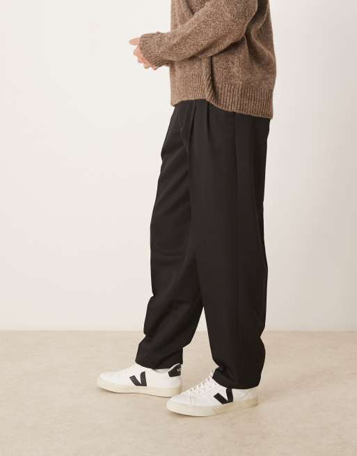 ASOS DESIGN – Elegante, schmal zulaufende Oversize-Hose in Schwarz mit Doppel-Bundfalten, 3 von 5