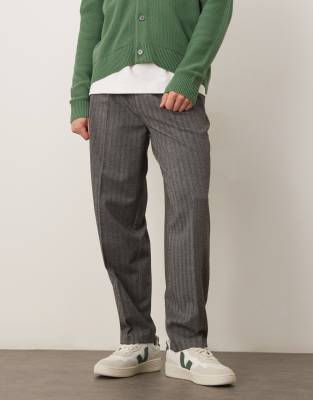 Elegante schmal zulaufende Oversize-Hose in Schwarz mit Fischgrätmuster und Bundfalten Schwarz 48 Regular