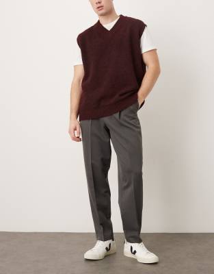 Elegante, schmal zulaufende Relaxed-Fit-Hose in Anthrazit mit Bügelfalten-Grau Grau 46 Regular
