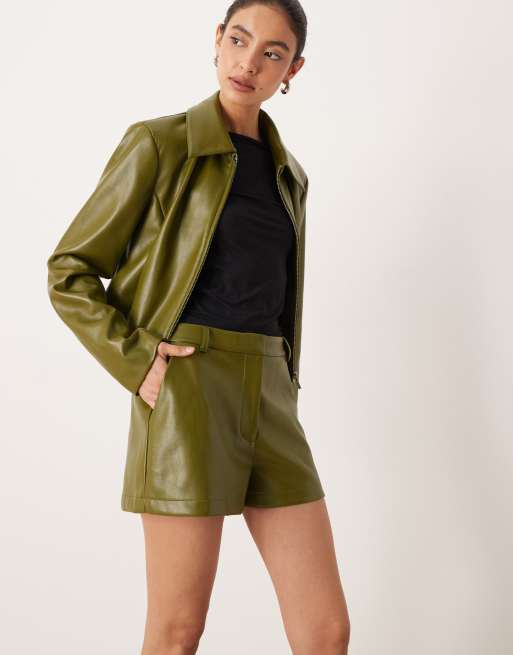 ASOS DESIGN - Elegante short van imitatieleer met hoge taille in olijfgroen, deel van co-ord set, 3 van 4