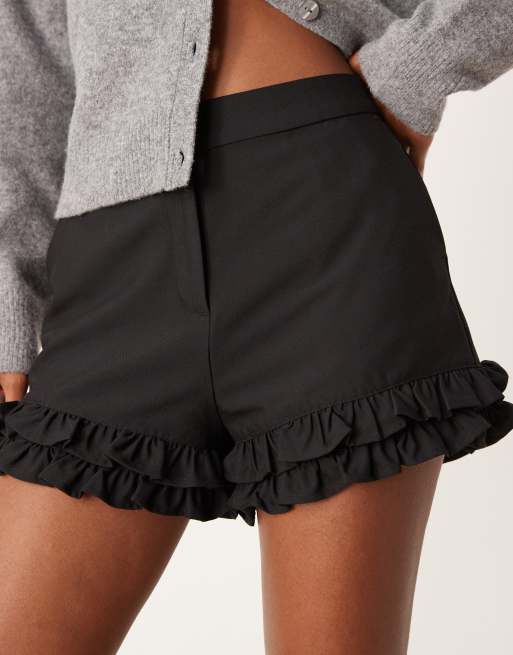 ASOS DESIGN – Elegante Shorts in Schwarz mit Rüschensaum, 2 von 5