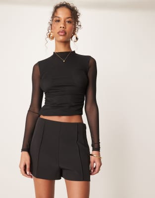 ASOS DESIGN - Elegante Shorts in Schwarz mit Ziernaht