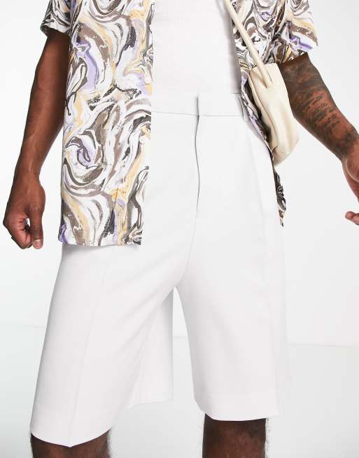 ASOS DESIGN – Elegante Shorts mit weitem Schnitt in Hellgrau