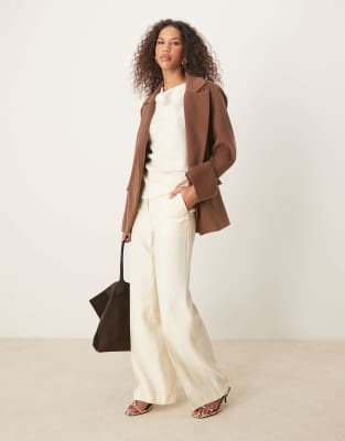 ASOS DESIGN - Elegante, strukturierte Hose in Buttermilchweiß mit Gürtel, Kombiteil-Neutral