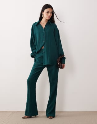 ASOS DESIGN - Elegante, strukturierte Schlaghose in Petrol, Kombiteil-Blau