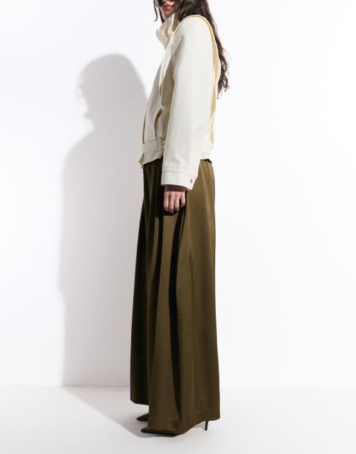 ASOS DESIGN – Elegante, superweite Hose aus Satin in Khaki, 3 von 9