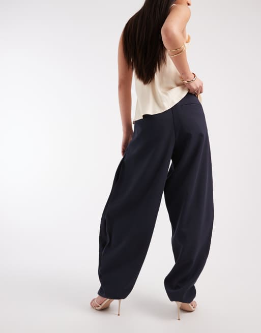 ASOS DESIGN – Elegante, voluminöse Ballonhose in Marineblau mit seitlichen Falten, 3 von 5